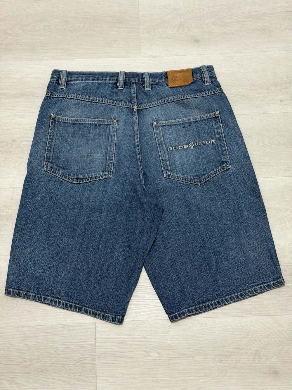 Vintage Y2K Rocawear Baggy Embroidered Denim Jorts Size 38